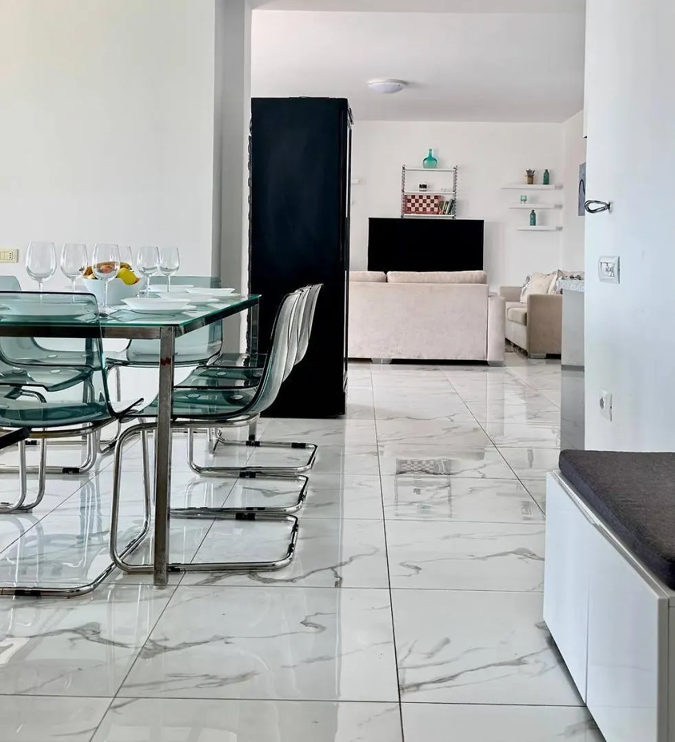 Appartamento Orange Sea View Penthouse Sarandë